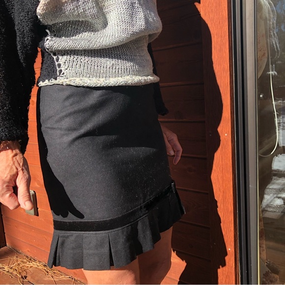 Banana Republic Black Skirt - Picture 1 of 11